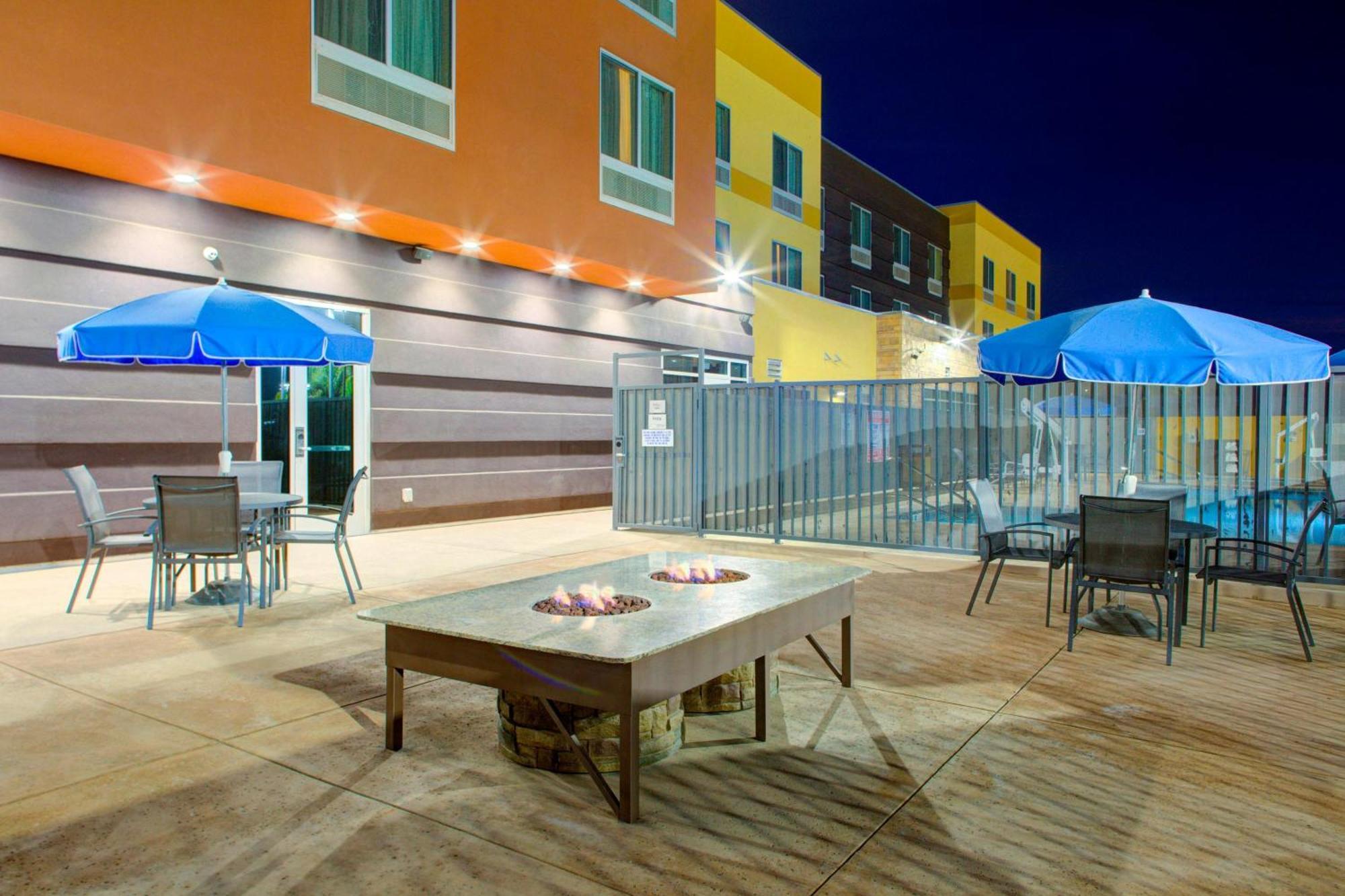 Fairfield Inn & Suites By Marriott Bakersfield North/Airport Eksteriør bilde